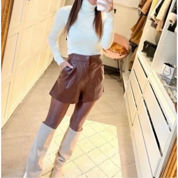 Zara blogger favorite faux Leather shorts - Picture 10 of 13